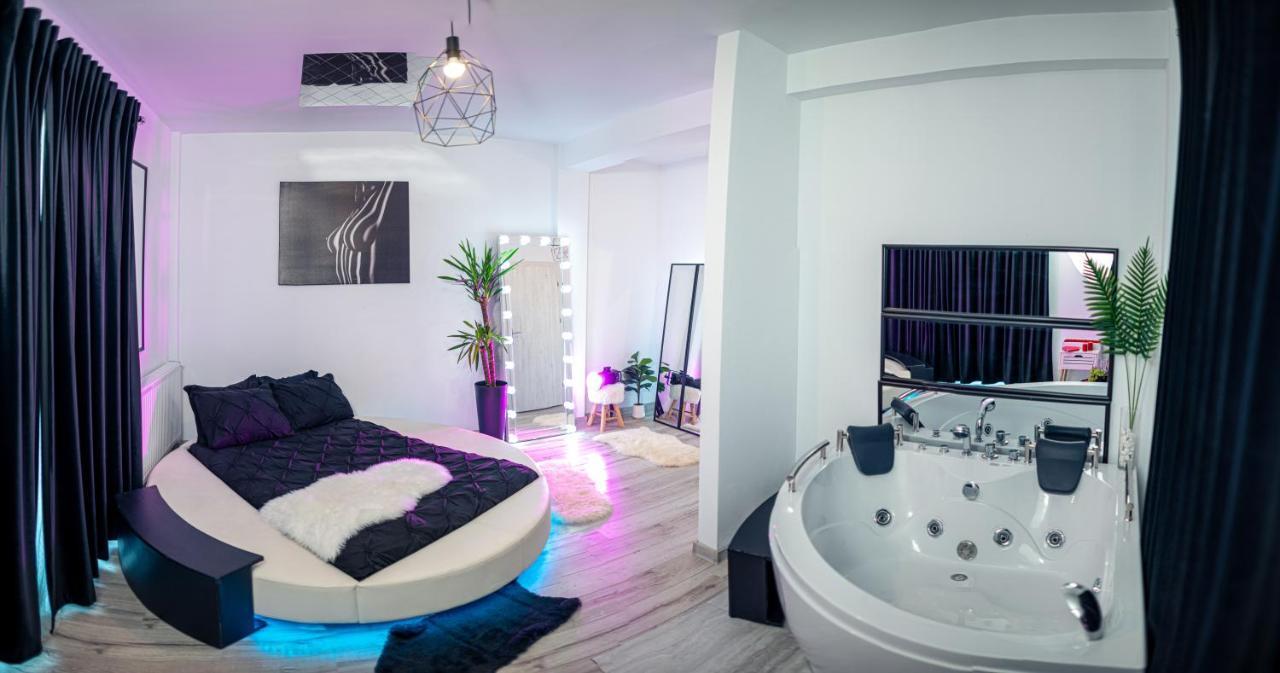 Apartment De Lux Craiova Jacuzzi Pat Rotund Semineu Zona Ford Dış mekan fotoğraf